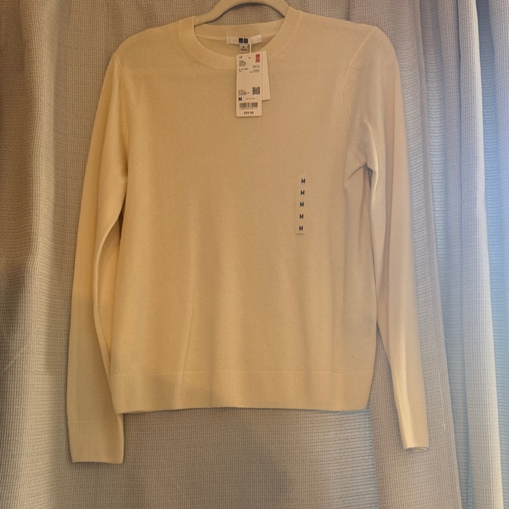 Uniqlo Women’s Cream Cashmere Crewneck Sweater